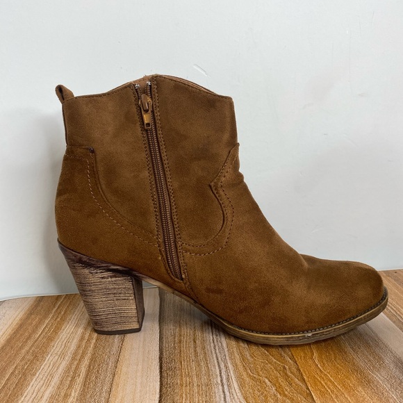 Belluci Brown Suede Heeled Boots with Beaded Tassels Women’s US Size 10.5 - Picture 4 of 9